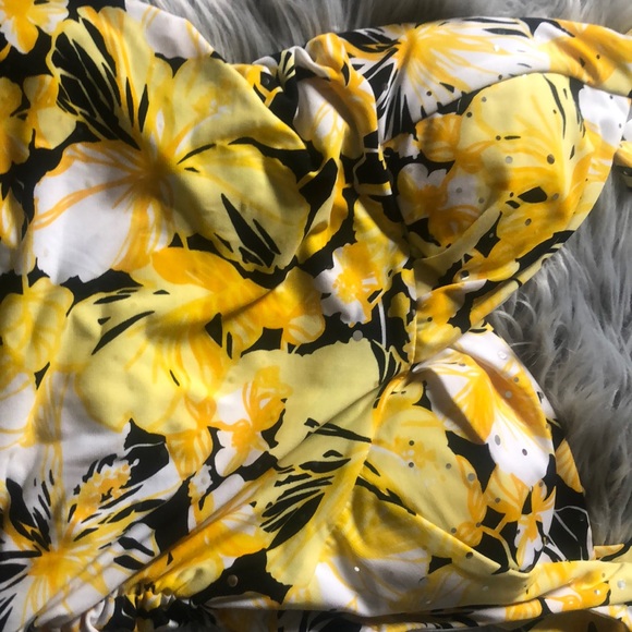 Cache Floral Halter - Picture 2 of 4